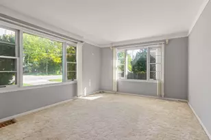 2736 Cascade Rd SE, Grand Rapids, MI 49506 - Photo 2