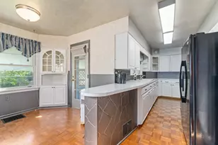 2736 Cascade Rd SE, Grand Rapids, MI 49506 - Photo 8