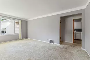 2736 Cascade Rd SE, Grand Rapids, MI 49506 - Photo 4