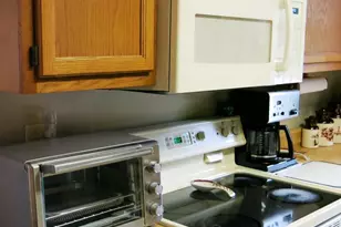 400 Parkwood Dr, Jonesville, MI 49250 - Photo 10