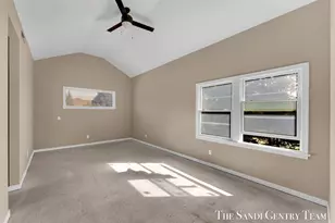 1034 Arlington Ave, Grand Haven, MI 49417 - Photo 14