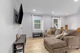 199 E 34th St, Holland, MI 49423 - Photo 6