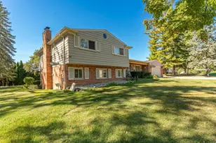 2616 Douglas Dr, Bloomfield Hills, MI 48304 - Photo 4