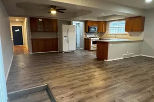 35695 Bonneville Dr, Sterling Heights, MI 48312 - Photo 2