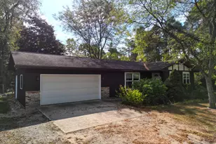 1570 E Croton Dr, Newaygo, MI 49337 - Photo 8