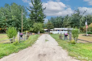 20449 W Gates Rd, Howard City, MI 49329 - Photo 6