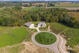 402 Ottogan Hls Ct, Jamestown, MI 49323 - Photo 2