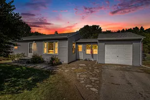 1521 Maiden Ln, Saint Joseph, MI 49085 - Photo 2