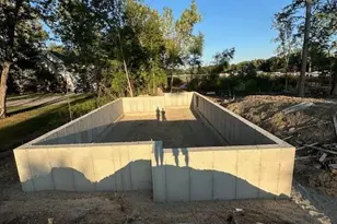 2020 Watkins Lake Rd, Waterford, MI 48328 - Photo 18