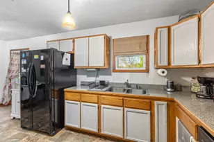 886 W Maple St, Mecosta, MI 49332 - Photo 10