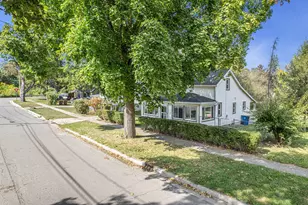 307 Locust St, Marshall, MI 49068 - Photo 4