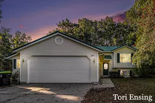 935 Alpine St, Greenville, MI 48838 - Photo 2