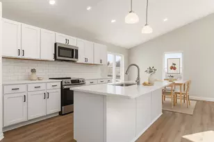 2806 Opal Ct, Traverse City, MI 49684 - Photo 4