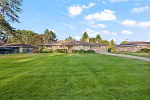 53223 Sophia Dr, Shelby Twp, MI 48316 - Photo 2