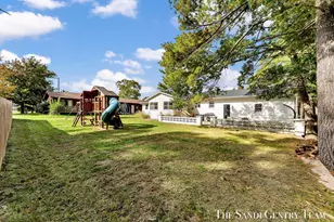 904 E Savidge St, Spring Lake, MI 49456 - Photo 4