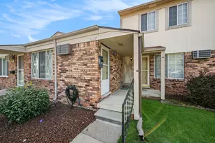 61117 Heritage Blvd, South Lyon, MI 48178 - Photo 2