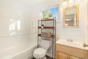 9000 Beatrice St, Livonia, MI 48150 - Photo 14