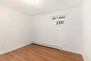 9000 Beatrice St, Livonia, MI 48150 - Photo 12