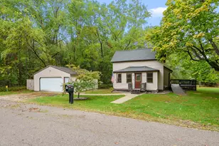 310 Cedar St, Decatur, MI 49045 - Photo 4