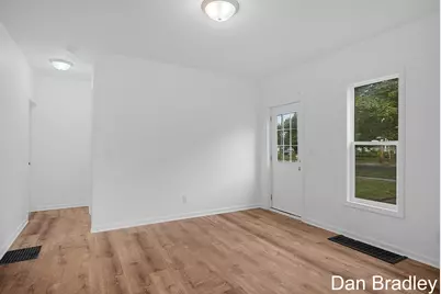 201 E Coffren Avenue, Greenville, MI 48838 - Photo 8