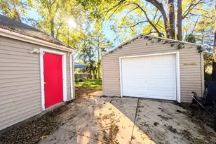 582 Riverside Dr, Battle Creek, MI 49015 - Photo 2