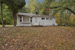 275 N Uldriks Dr, Battle Creek, MI 49037 - Photo 2