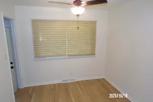 210 N Division St, Spring Lake, MI 49456 - Photo 10