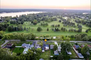 169 Gateway Dr, Waterford, MI 48328 - Photo 2