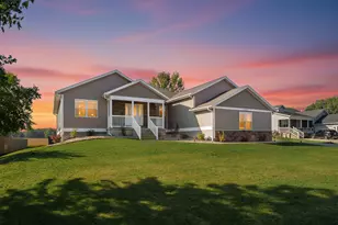 1720 Carlisle Dr, Saint Joseph, MI 49085 - Photo 2