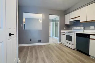 6660 Maple Lakes Dr Dr, West Bloomfield, MI 48322 - Photo 8