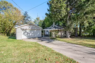 1005 E Front St, Buchanan, MI 49107 - Photo 2