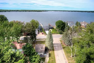 1852 S Shore Dr, Holland, MI 49423 - Photo 16