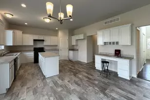 3015 Apple Blossom Wy, Monroe, MI 48161 - Photo 2