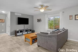 448 Tentree St, Sparta, MI 49345 - Photo 4