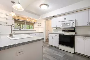 70506 Sunrise Dr, Edwardsburg, MI 49112 - Photo 8