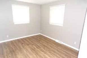 208 N Division St, Spring Lake, MI 49456 - Photo 4