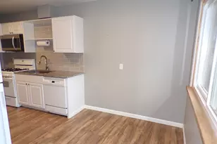 208 N Division St, Spring Lake, MI 49456 - Photo 12