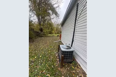 18750 Sumpter Road, Belleville, MI 48111 - Photo 8