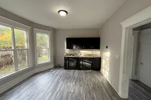 93 Goguac St E, Battle Creek, MI 49015 - Photo 10