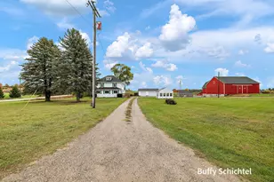 20017 7 Mile Rd, Reed City, MI 49677 - Photo 2