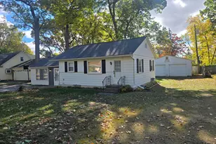 5667 Brunswick Blvd, Waterford, MI 48327 - Photo 2