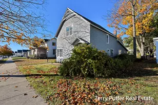 305 N Robert St, Ludington, MI 49431 - Photo 32