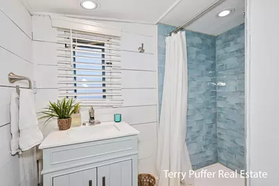 305 N Robert Street, Ludington, MI 49431 - Photo 18