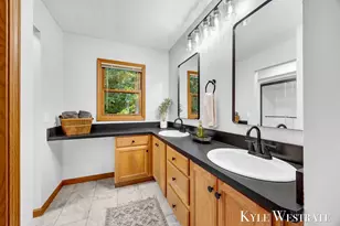 1127 S Robinhood Dr, Muskegon, MI 49445 - Photo 20