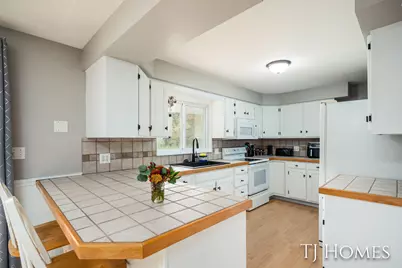 9188 Whittall Street NE, Rockford, MI 49341 - Photo 4