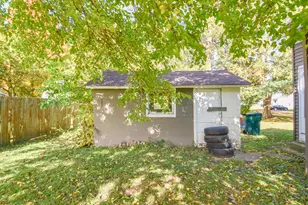 501 Norwood St, Sturgis, MI 49091 - Photo 2