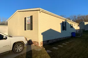 3635 Hawthorn Dr, Jackson, MI 49201 - Photo 2