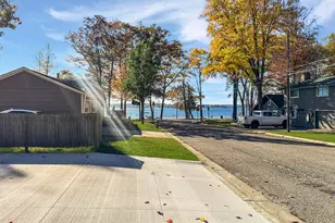 112 Iroquois Pl, Cadillac, MI 49601 - Photo 2