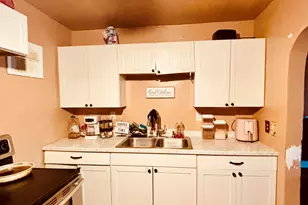 1079 Hurd Ave, Benton Harbor, MI 49022 - Photo 2