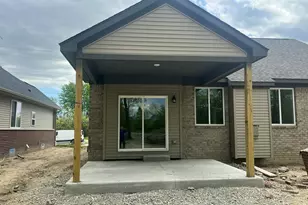 31610 Beaver Cir, New Boston, MI 48164 - Photo 2